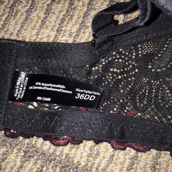 Black and Red Laced Bra - Picture 7 of 9